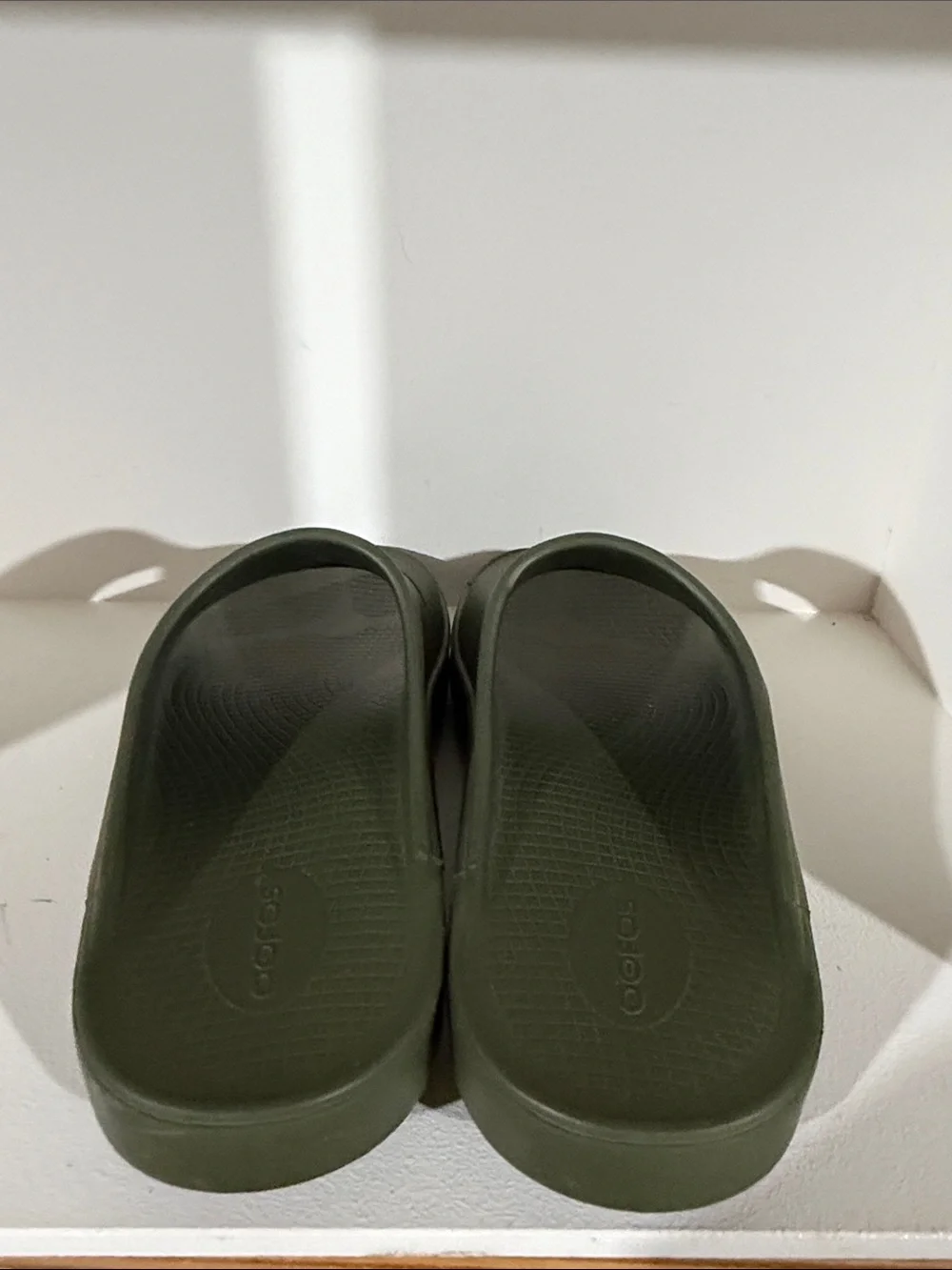 Oofos Ooahh recovery slides olive green Men’s Size 10 Women’s 11